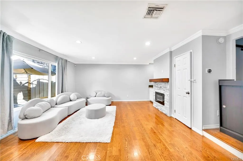 Tarzana, CA 91356