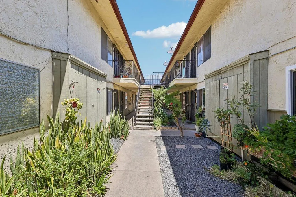 https://cdn.realtyfeed.com/cdn/127/307066856/5ebed95b06403f74e19a9814718054ed.webp