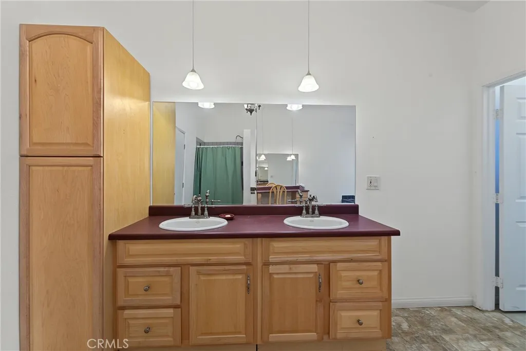 https://cdn.realtyfeed.com/cdn/127/307066892/e093ad11dd3c991e9adae6594d6dc42d.webp