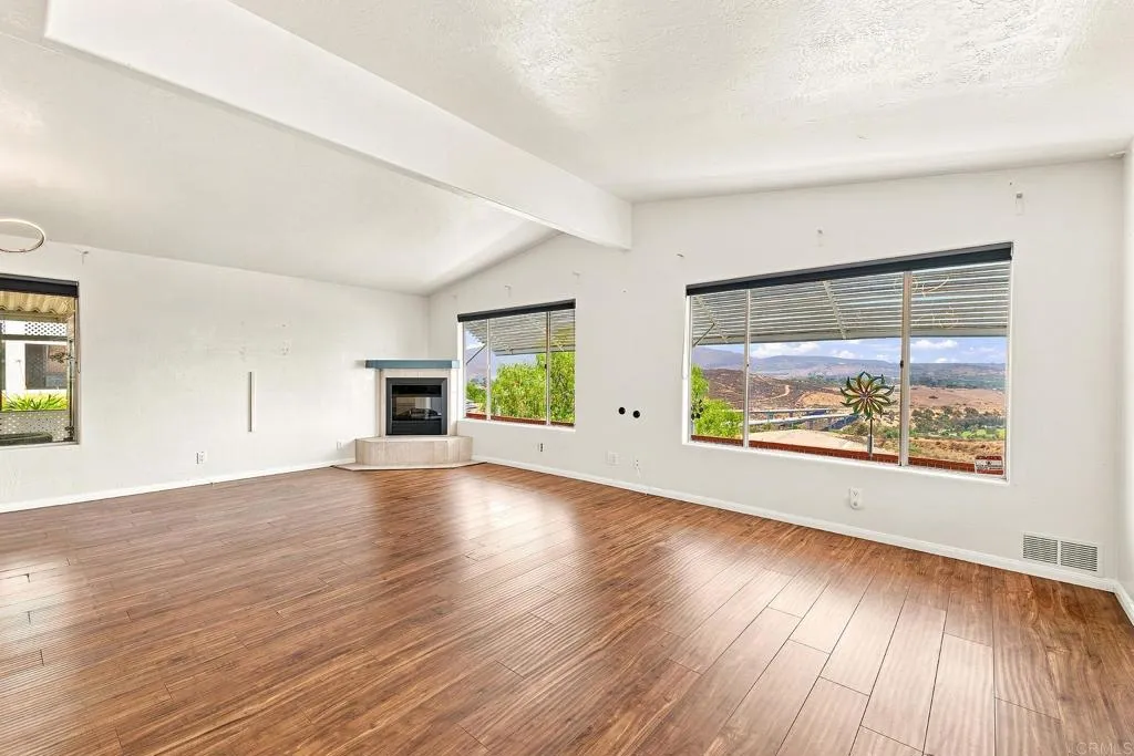 https://cdn.realtyfeed.com/cdn/127/307066915/7755ea63ebbdd754211231c3afe8d9fa.webp