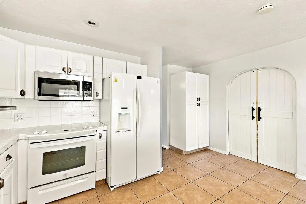 https://cdn.realtyfeed.com/cdn/127/307066915/d69ba2fb9438b65ff13fc293a0d3584c.webp