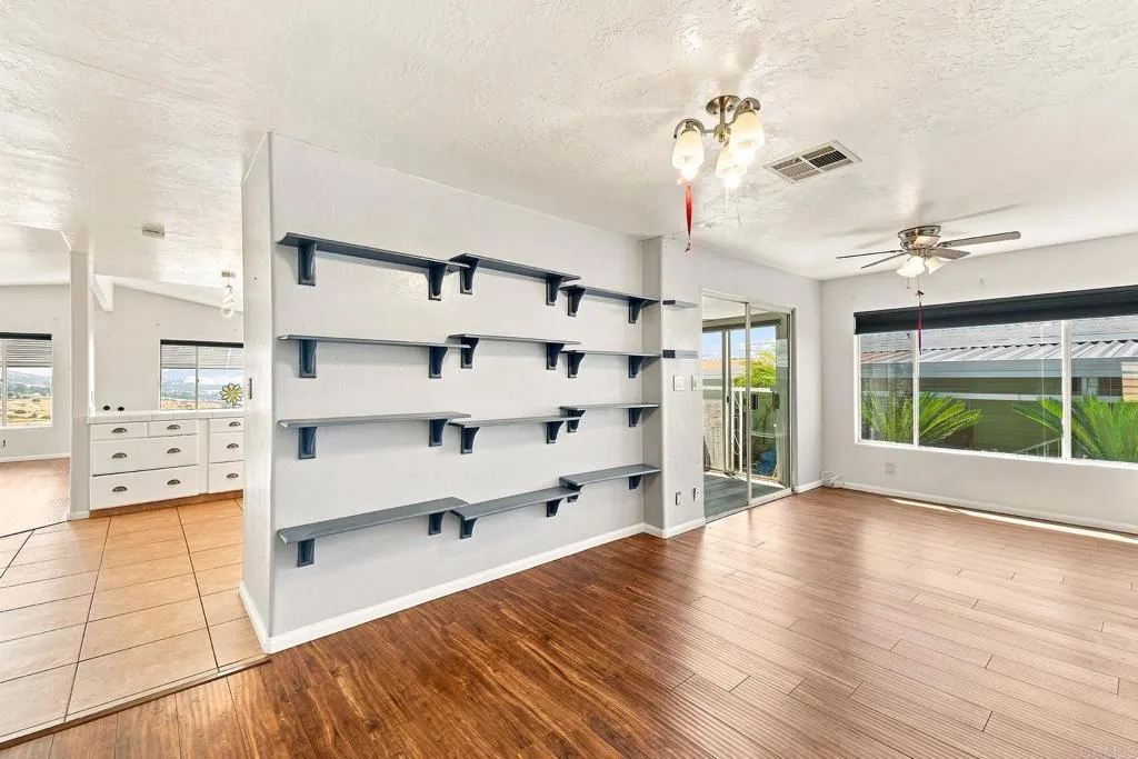 https://cdn.realtyfeed.com/cdn/127/307066915/d8ad7f2fcbf364e87fc2fa37904e76fb.webp