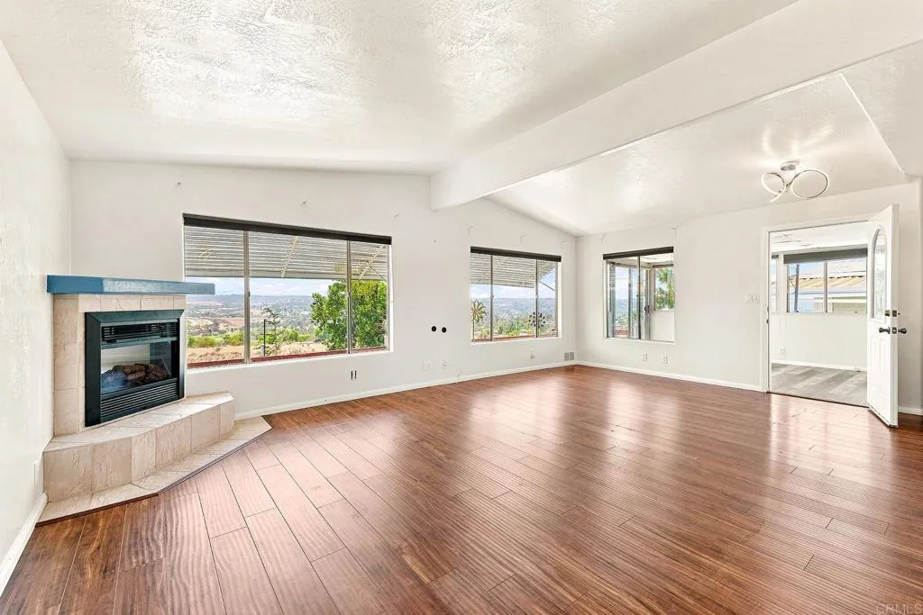https://cdn.realtyfeed.com/cdn/127/307066915/f9672f7777a1389a450a83375e2cc1d0.webp