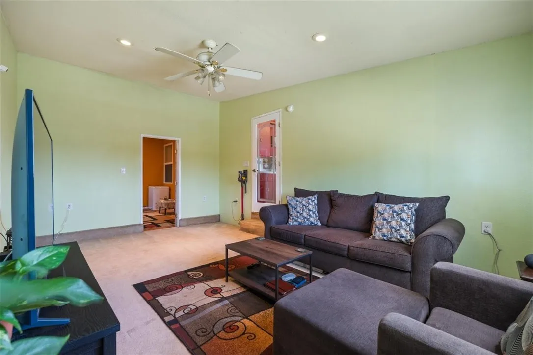 https://cdn.realtyfeed.com/cdn/127/307066937/92cb868925651011bd005facb6e794ae.webp