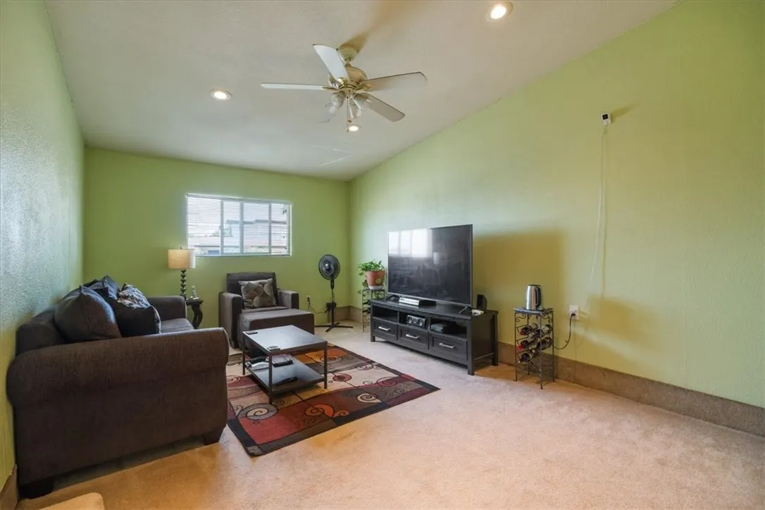 https://cdn.realtyfeed.com/cdn/127/307066937/d22d191d62b71e2f337d515891c7ad10.webp