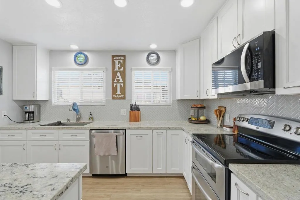 https://cdn.realtyfeed.com/cdn/127/307066947/2f909aeb00bab01689f59d86f5d8a7e6.webp