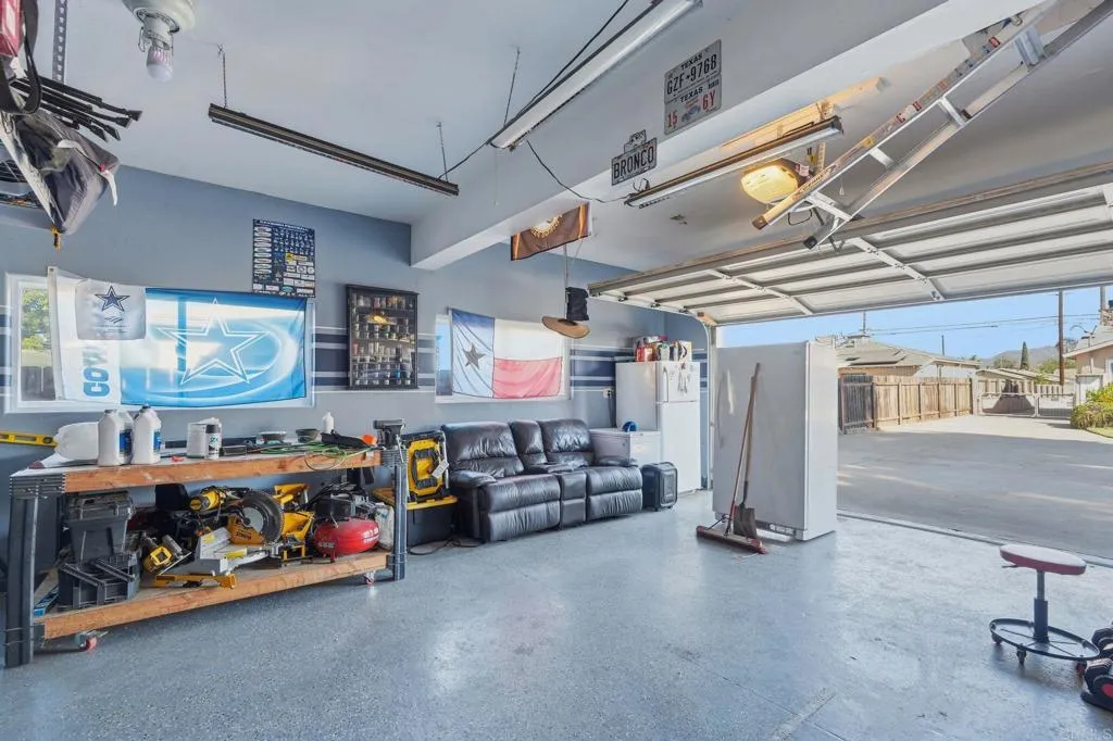 https://cdn.realtyfeed.com/cdn/127/307066947/46381bec47e083a83e3ca68881e26b18.webp