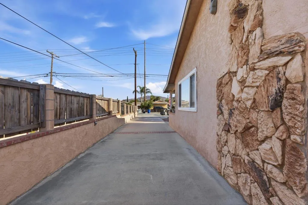 https://cdn.realtyfeed.com/cdn/127/307066947/77c59aeaba1196aacd5f52fc160bf7f8.webp
