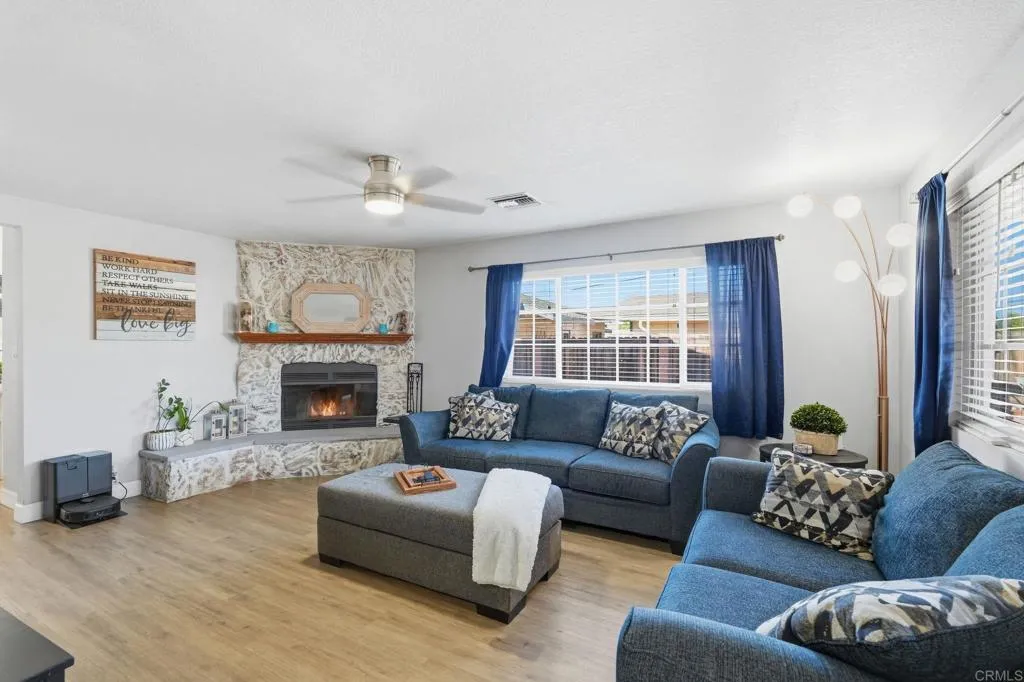 https://cdn.realtyfeed.com/cdn/127/307066947/d0655d4aa4545171e5577a222dcff103.webp