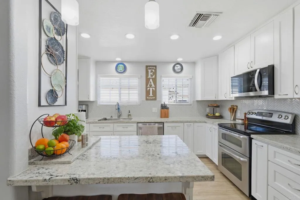 https://cdn.realtyfeed.com/cdn/127/307066947/e176b6a4b781ee929662ae1764ae7258.webp