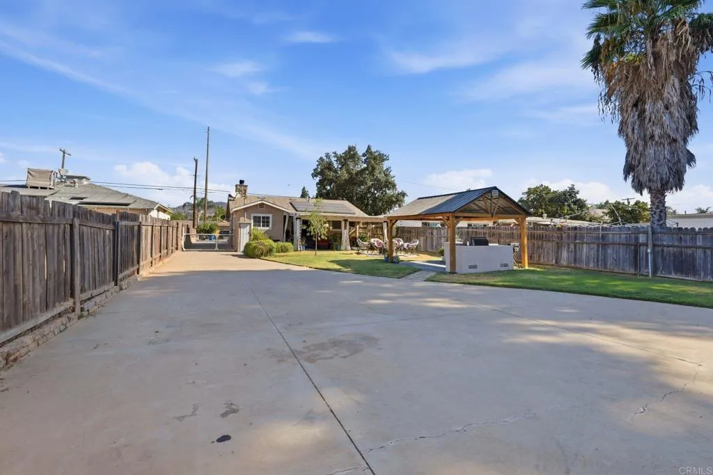 https://cdn.realtyfeed.com/cdn/127/307066947/e954b10c04094c97e3f6a78da819abd5.webp