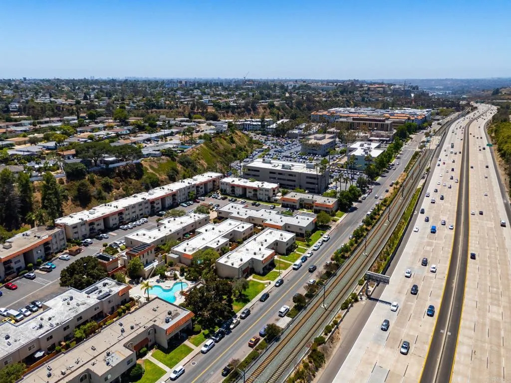 https://cdn.realtyfeed.com/cdn/127/307066954/14a416f5a67d42949528f148694ad1ab.webp