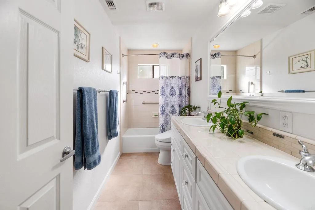 https://cdn.realtyfeed.com/cdn/127/307067098/110a18e8f24a0bb8aa36bc50b00beaab.webp