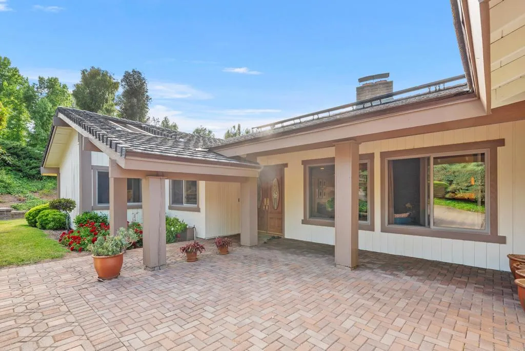 https://cdn.realtyfeed.com/cdn/127/307067098/9a8c744a50153db2baaae56dc6a3ad61.webp