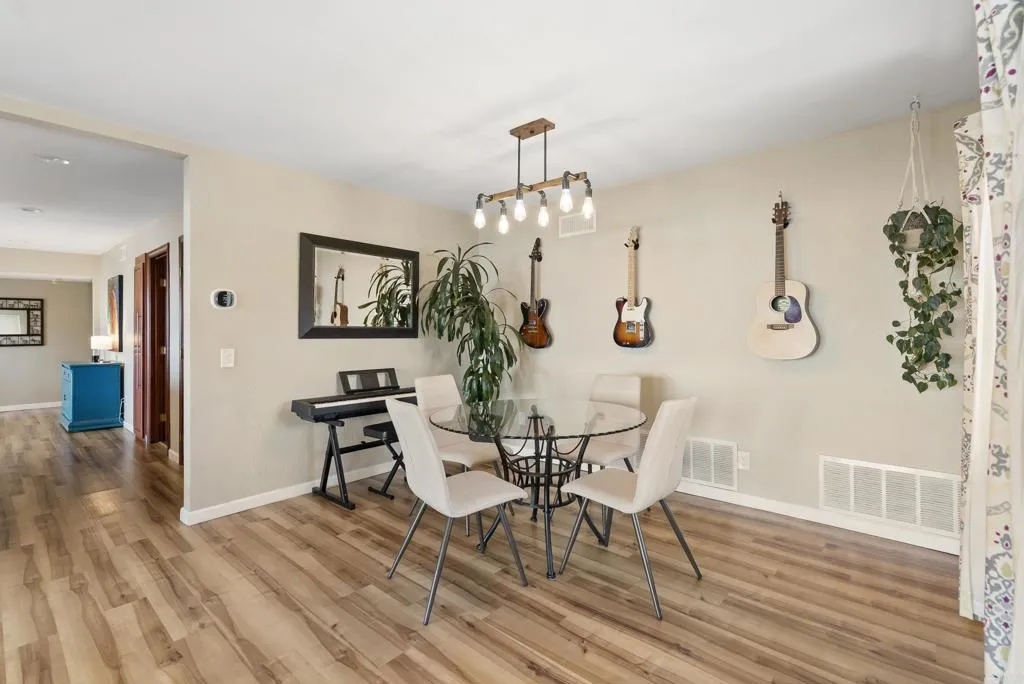https://cdn.realtyfeed.com/cdn/127/307067171/3800fa074d38a2266a48b0f460d600e6.webp