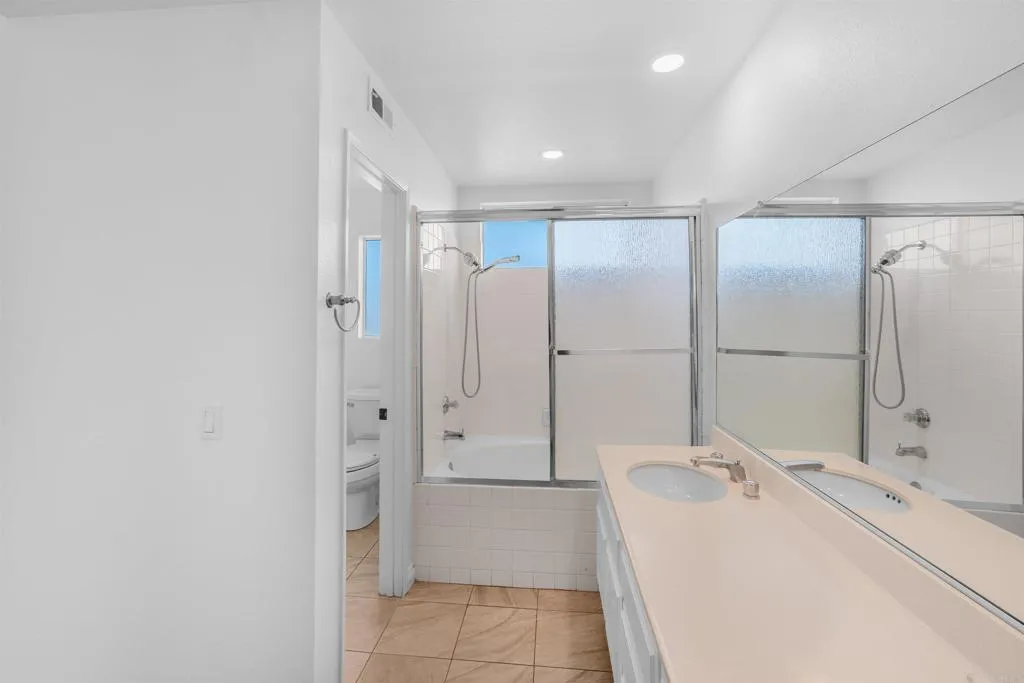 https://cdn.realtyfeed.com/cdn/127/307067217/bf95d446f2069fe13dacba267f662758.webp