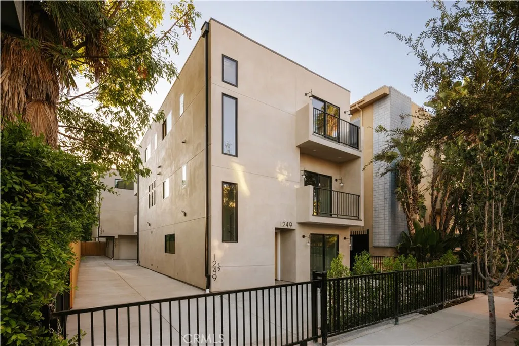 Los Angeles, CA 90038