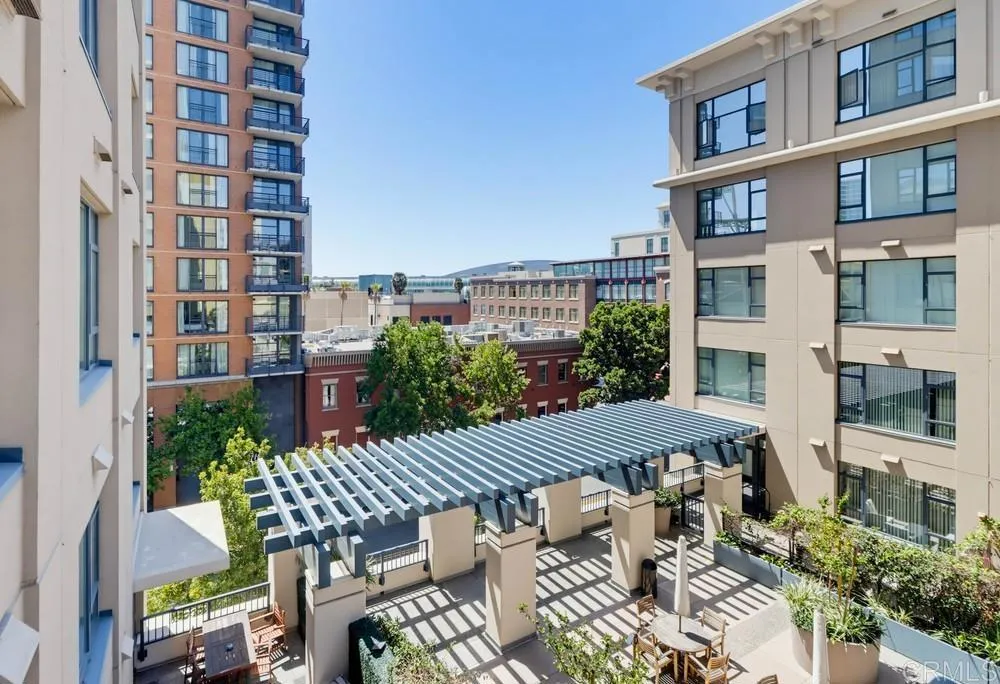 https://cdn.realtyfeed.com/cdn/127/307067524/04725ebf8402e46b632e9ead8f1219f2.webp