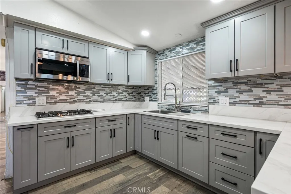 Sylmar, CA 91342