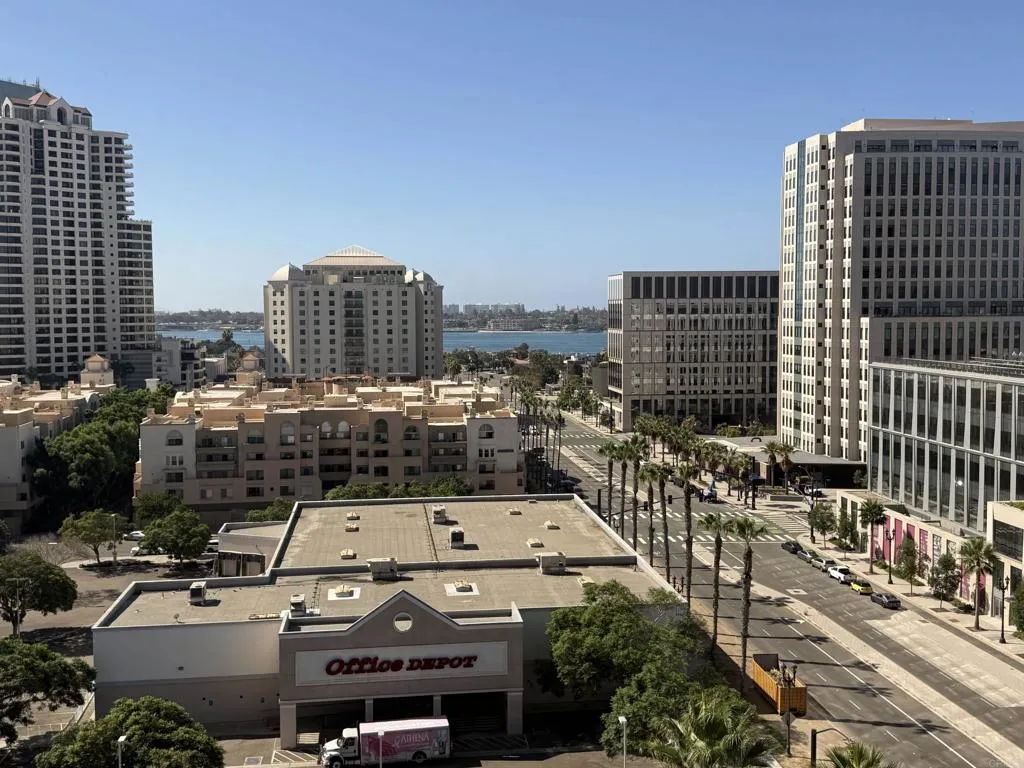 https://cdn.realtyfeed.com/cdn/127/307067551/21e70799d0c4bc5dc8426cd00970b965.webp