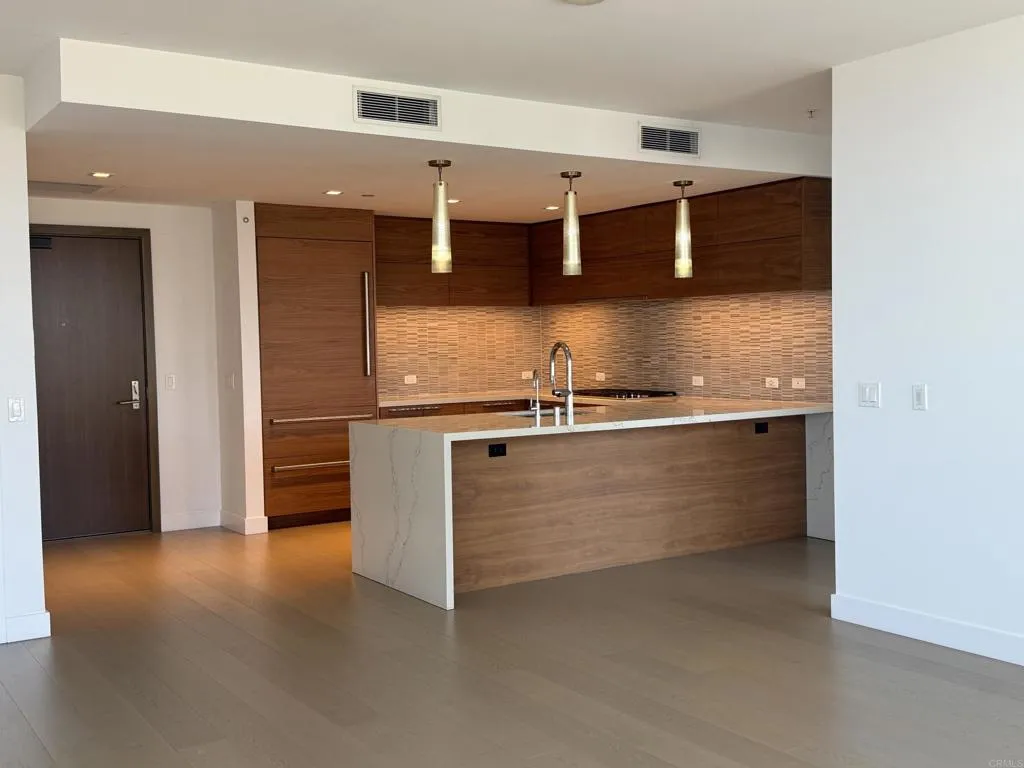 https://cdn.realtyfeed.com/cdn/127/307067551/7ea3e7597dca1acefb8e80e49e775c72.webp