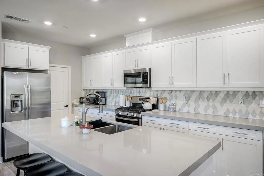 https://cdn.realtyfeed.com/cdn/127/307067658/0781b2849b4d117553a89a72edc68744.webp