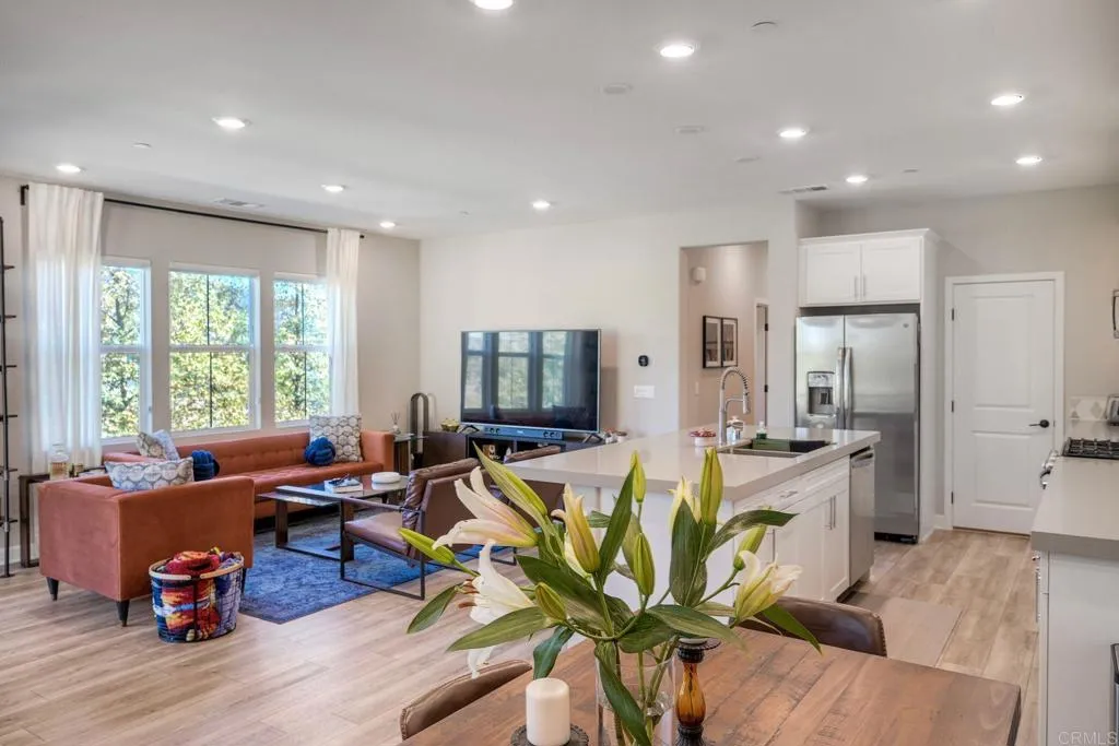 https://cdn.realtyfeed.com/cdn/127/307067658/53adb39e037e49e08092bb0a8cf869b0.webp