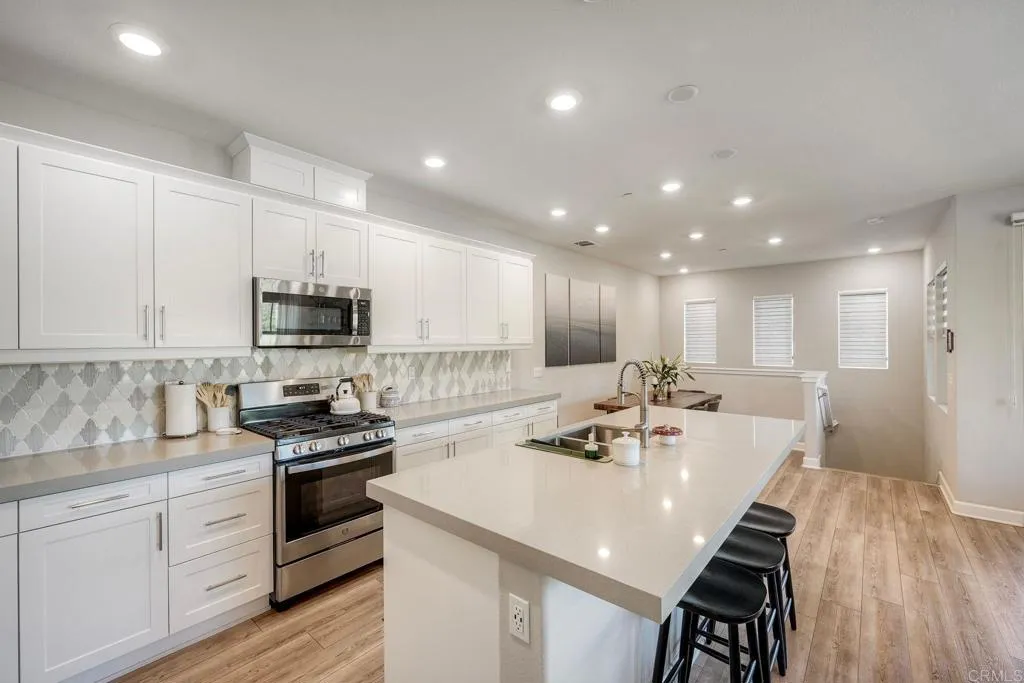 https://cdn.realtyfeed.com/cdn/127/307067658/6cb0f40bb47bbfdc78150ae895474968.webp