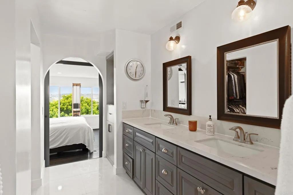 https://cdn.realtyfeed.com/cdn/127/307067660/a98f8ea01007ebebb8cbbbde3abd0e2d.webp