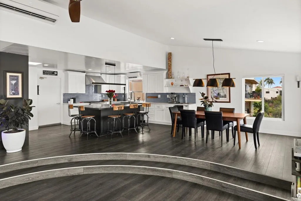 https://cdn.realtyfeed.com/cdn/127/307067660/b834937e5a8951bd513a5be99ce971e3.webp