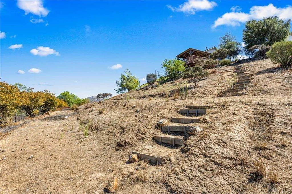 https://cdn.realtyfeed.com/cdn/127/307067661/744baf15b9800ce3fb296581fe4b1c6f.webp