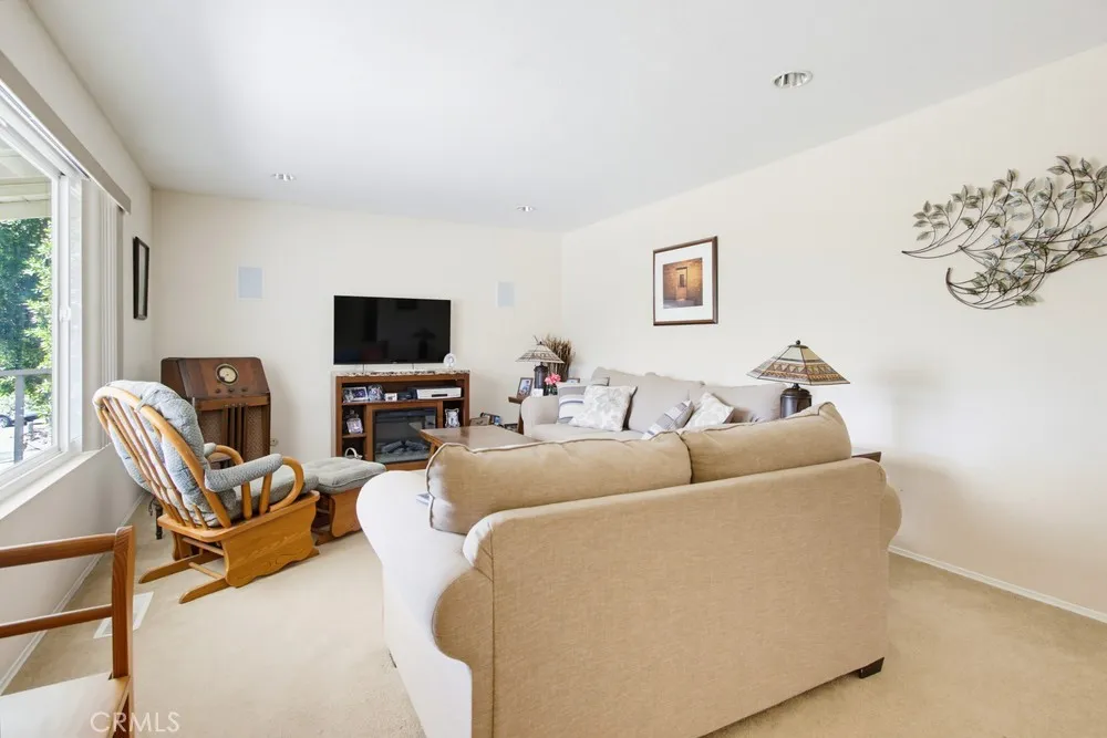 https://cdn.realtyfeed.com/cdn/127/307067672/a2cbe39296bf90f0be6d015301936799.webp