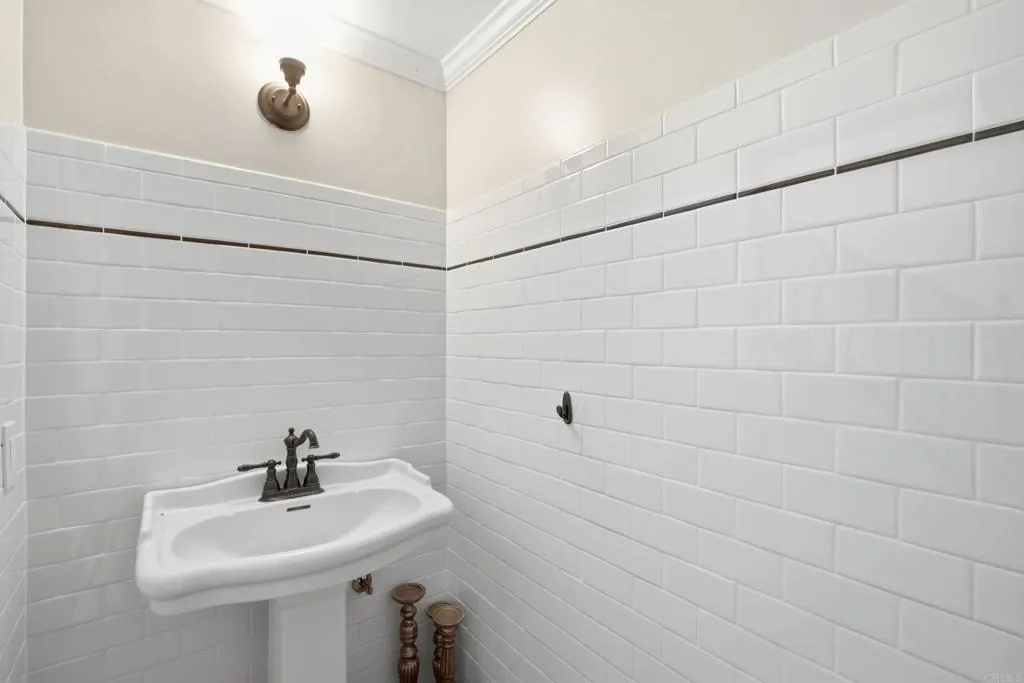https://cdn.realtyfeed.com/cdn/127/307067703/213b28aedf7ce000c3cd19bd9d7b00fa.webp