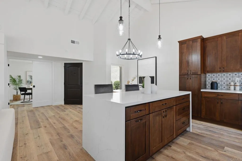 https://cdn.realtyfeed.com/cdn/127/307067707/71e8d436441a07bd06ed458a530dbfdc.webp