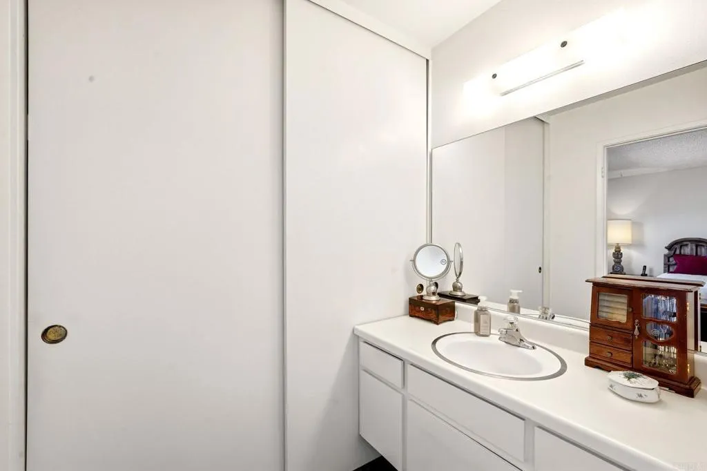 https://cdn.realtyfeed.com/cdn/127/307067752/050a0acff8cf402472f6134eb7cf4612.webp