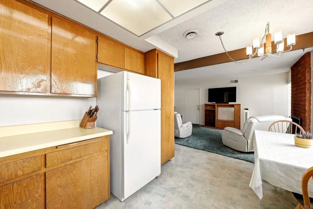 https://cdn.realtyfeed.com/cdn/127/307067752/0757d1b2f3d066a46e60c809f2831858.webp