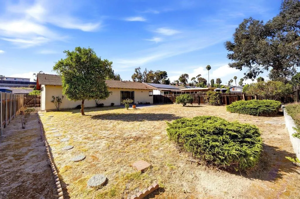 https://cdn.realtyfeed.com/cdn/127/307067752/8dde1c739bddbe736ac04eb070386d4c.webp