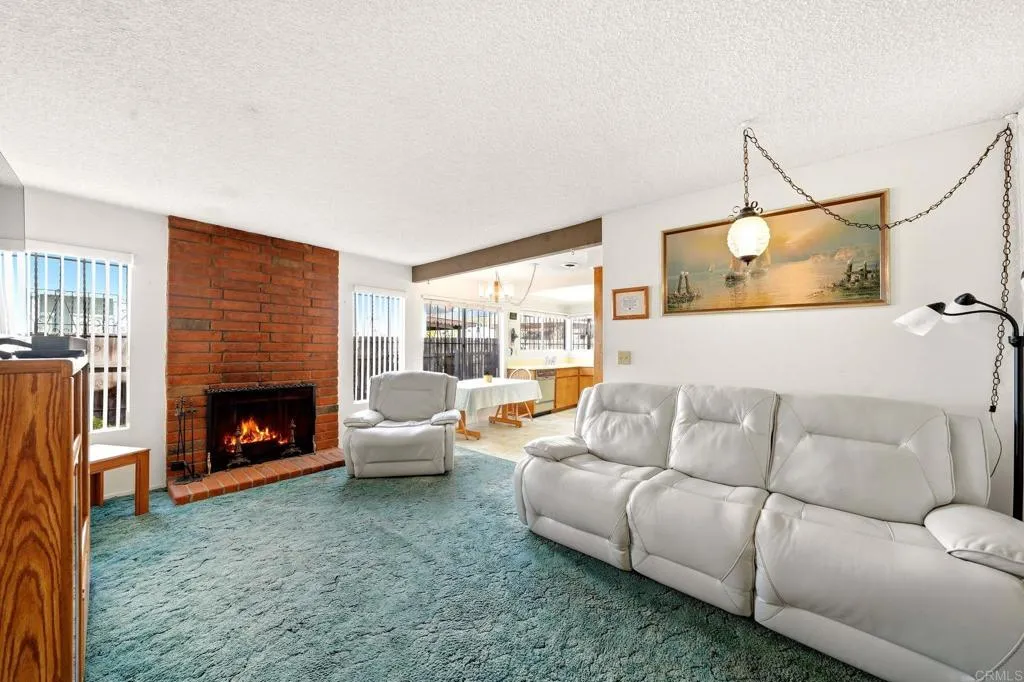 https://cdn.realtyfeed.com/cdn/127/307067752/960fd4a8567e6595727e0de23feca594.webp