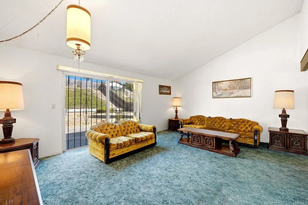 https://cdn.realtyfeed.com/cdn/127/307067752/a3ef35959944271aefdc8d2f37518ced.webp