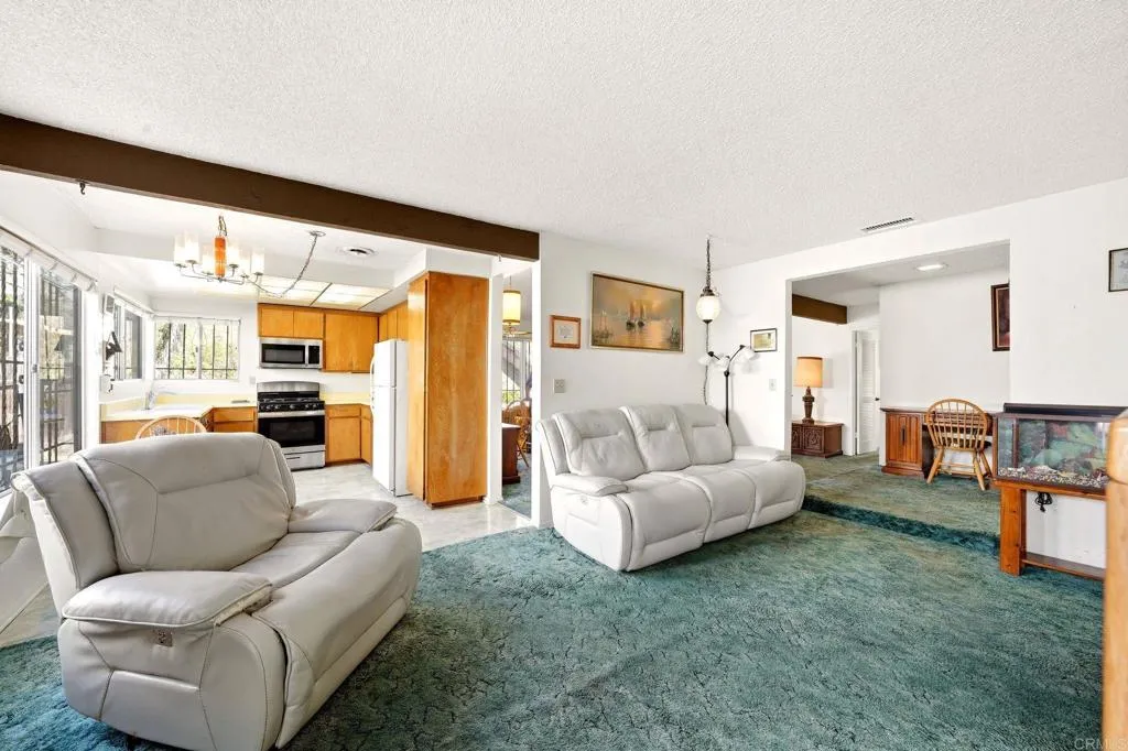 https://cdn.realtyfeed.com/cdn/127/307067752/bb234e585e0025b2af0055eac715dc9e.webp