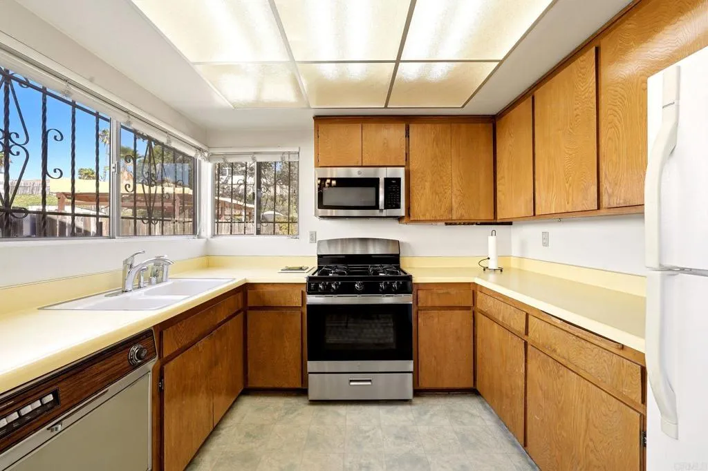 https://cdn.realtyfeed.com/cdn/127/307067752/bedc901320d58ec15afcc3e9171fe39f.webp