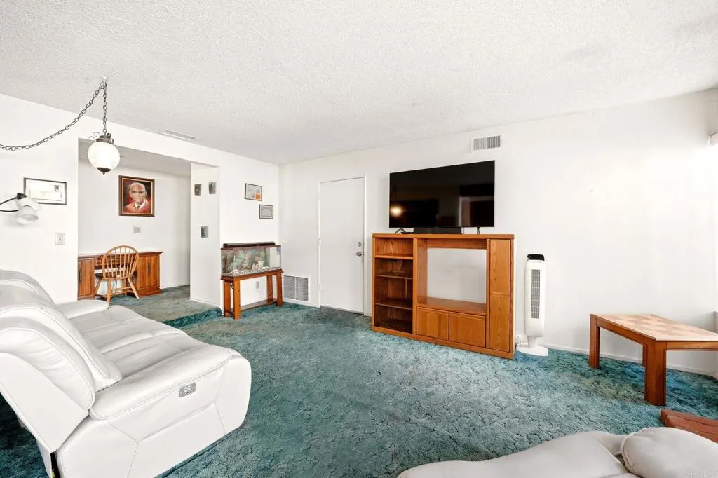 https://cdn.realtyfeed.com/cdn/127/307067752/e2258c4f883af584258c16514c88af3f.webp