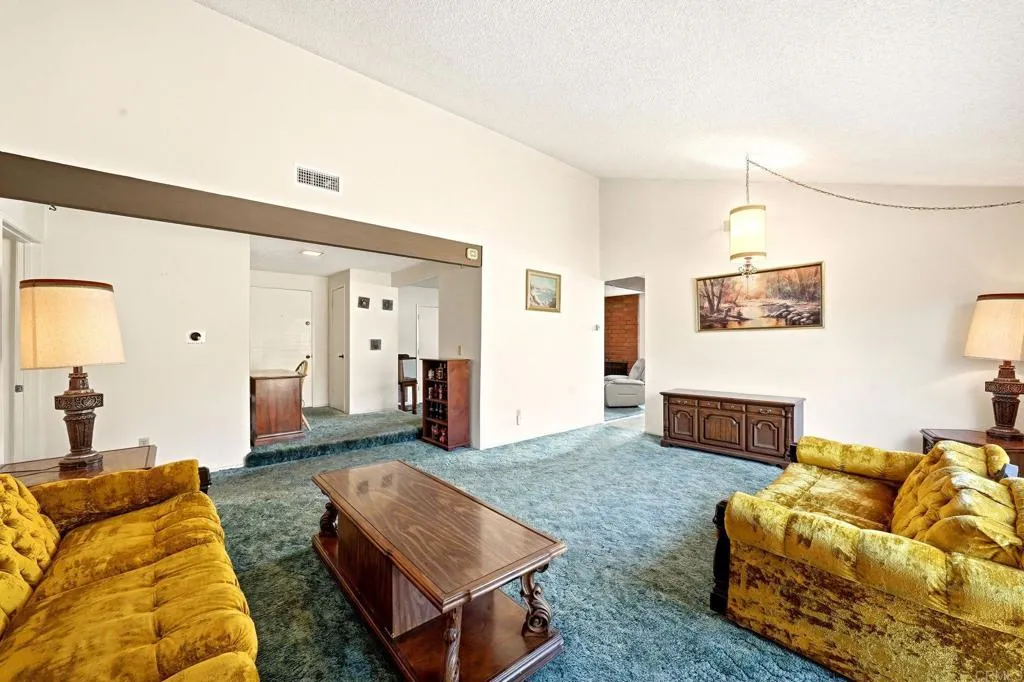 https://cdn.realtyfeed.com/cdn/127/307067752/ed3eb827e8b7eb0659b281a3e62605bb.webp