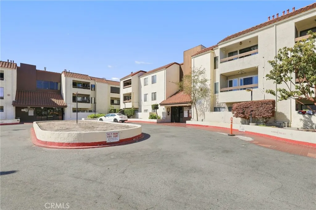 Santa Ana, CA 92701