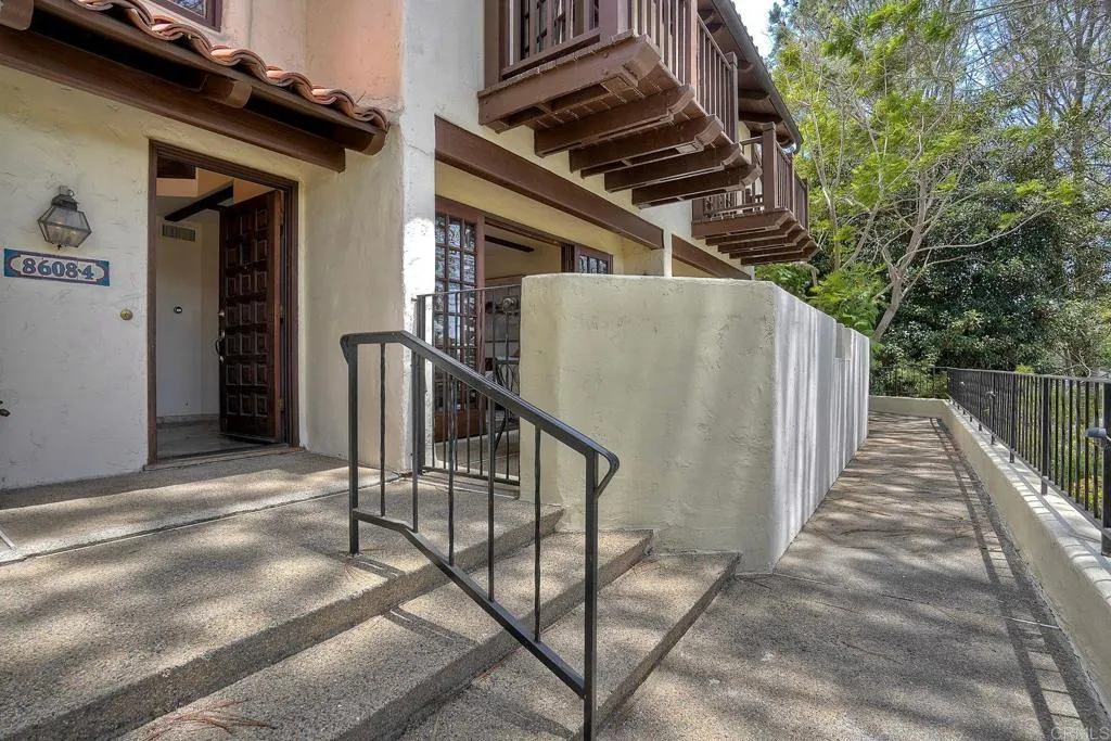 8608 Villa La Jolla Drive Unit 4, La Jolla, CA 92037 - Photo 4 of 40, La Jolla, CA