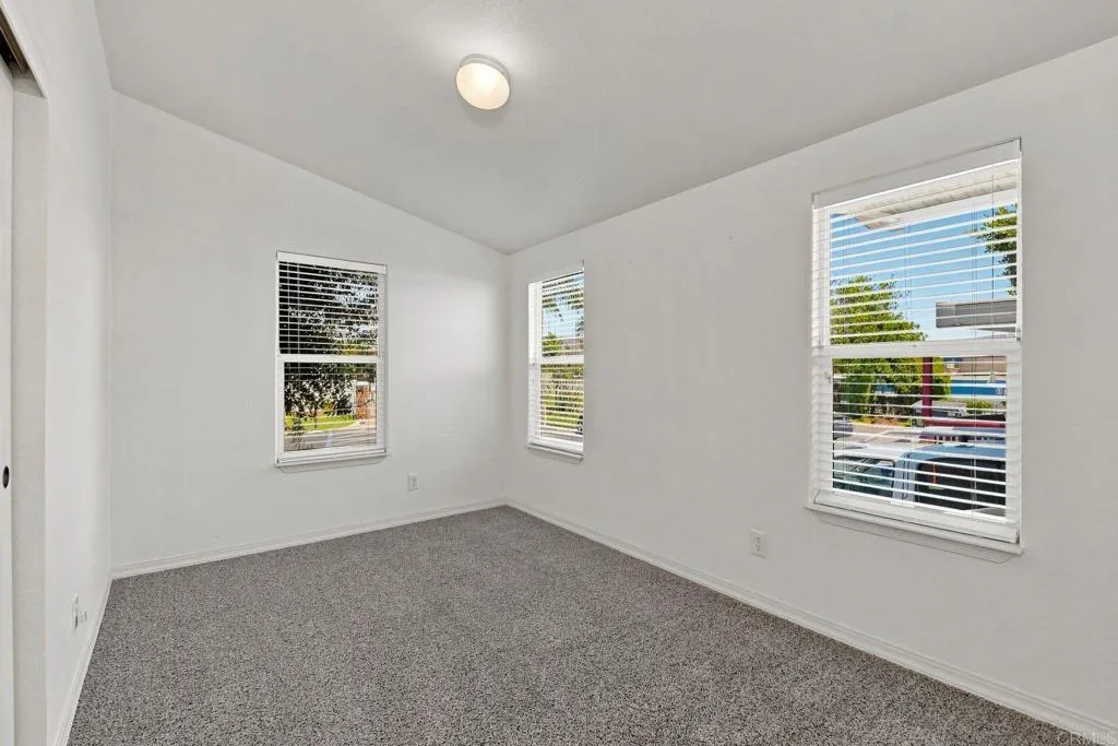 https://cdn.realtyfeed.com/cdn/127/307067888/ec8d68d1f5cb9c4969708e997ae276a7.webp
