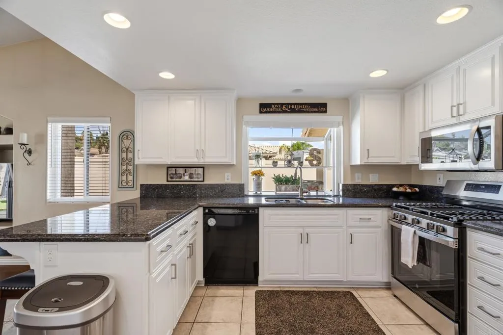 https://cdn.realtyfeed.com/cdn/127/307067922/3e851f9add3f45b9ca9a280959bf689b.webp