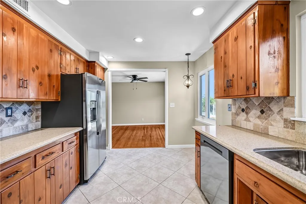 https://cdn.realtyfeed.com/cdn/127/307067976/231dd07f8c6411eb68b70571595099b7.webp