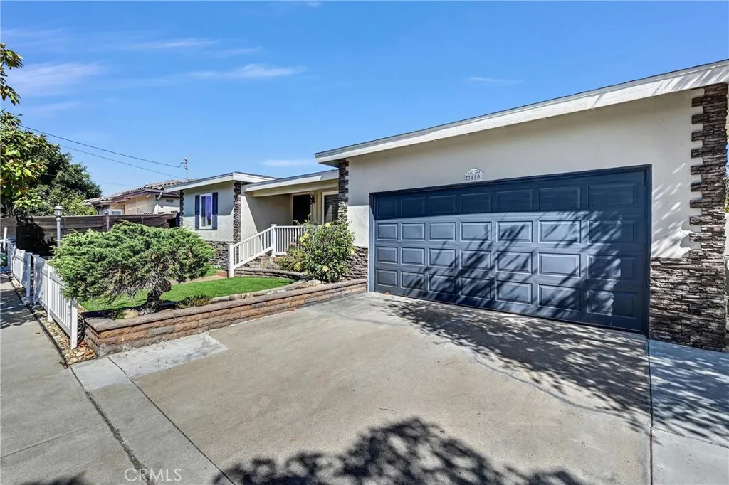 https://cdn.realtyfeed.com/cdn/127/307067976/fbc17225142279a833ad8c3240f33ab5.webp