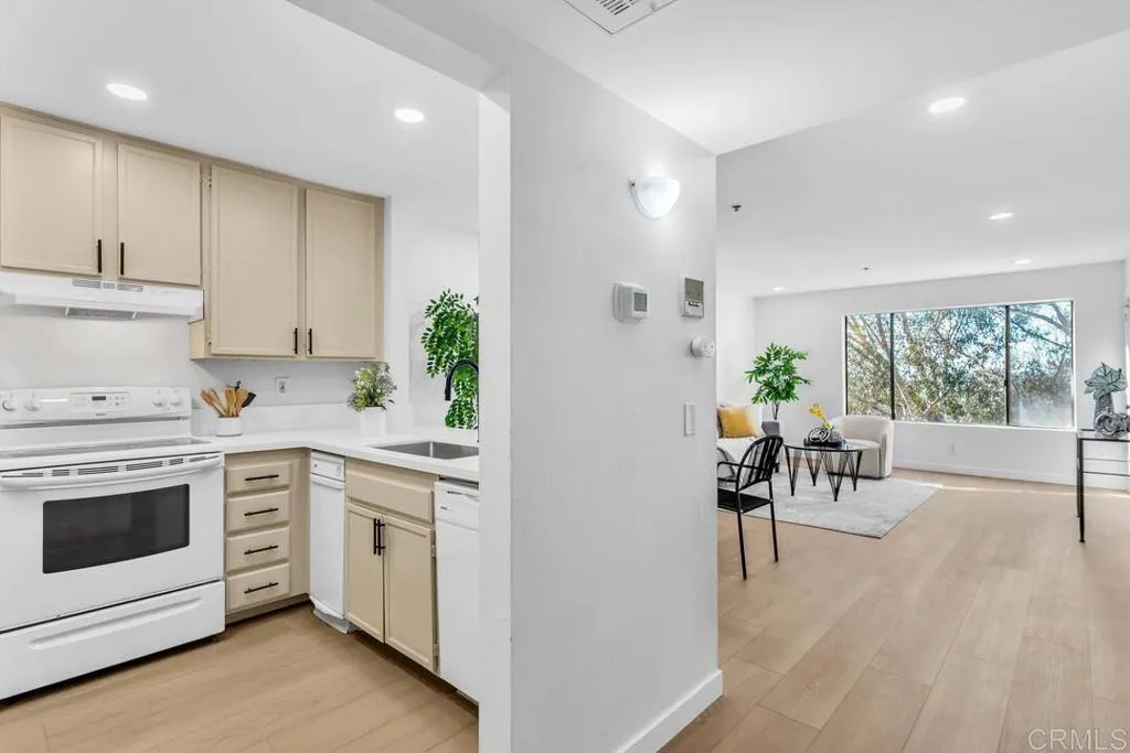 https://cdn.realtyfeed.com/cdn/127/307068012/266ceb5cd1604961eba3aedb933a7f41.webp